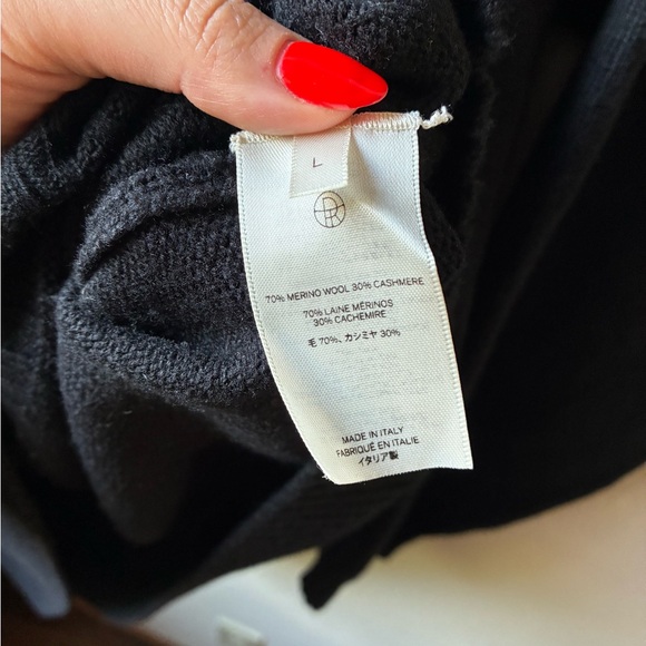 THE ROW Clelia Oversized Wool-Cashmere Sweater in Black (Size:L) - Picture 12 of 15